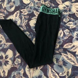 Gym shark leggings